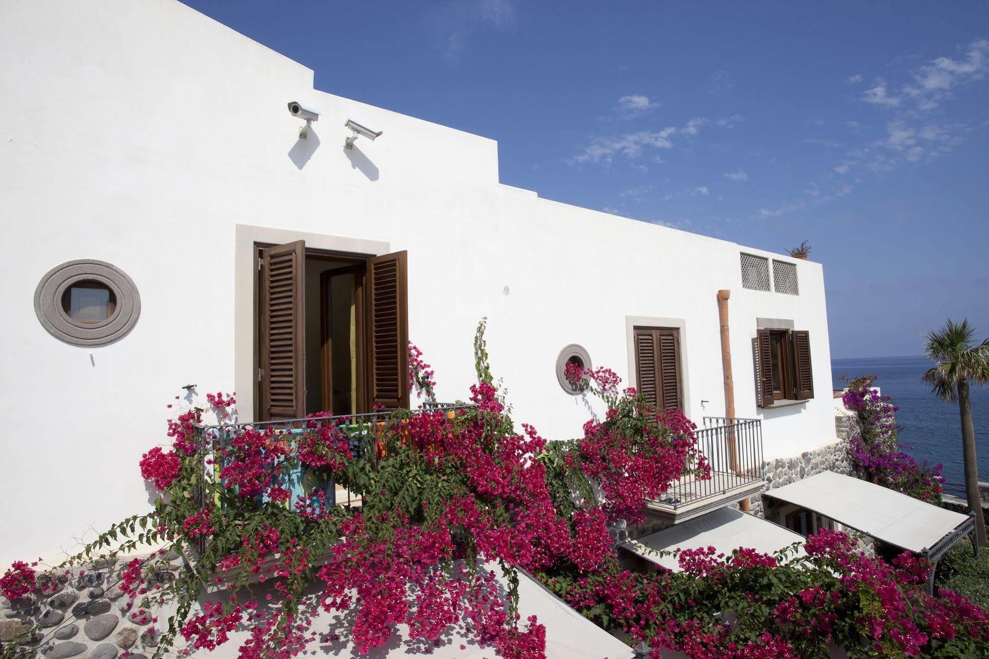 Hotel Residence Acquacalda Lipari  Exteriör bild