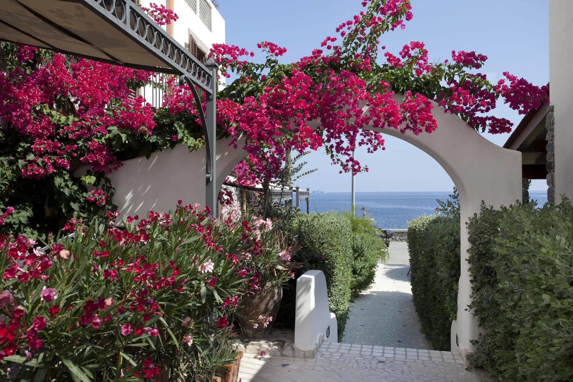 Hotel Residence Acquacalda Lipari  Exteriör bild