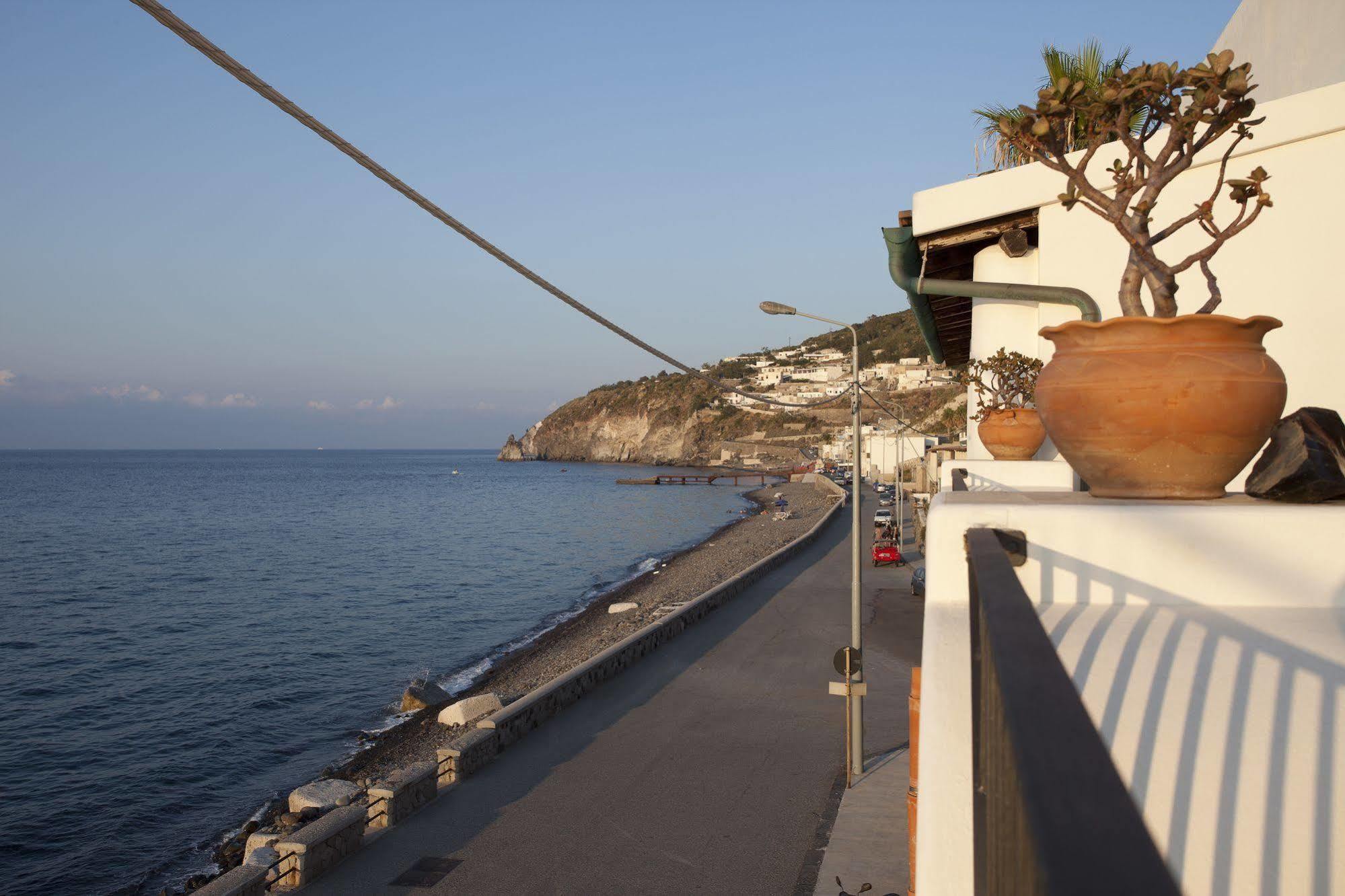 Hotel Residence Acquacalda Lipari  Exteriör bild