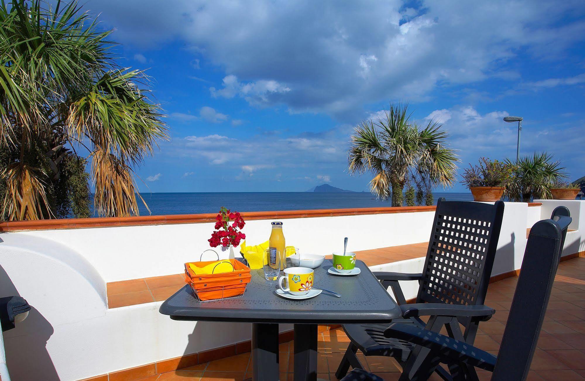 Hotel Residence Acquacalda Lipari  Exteriör bild