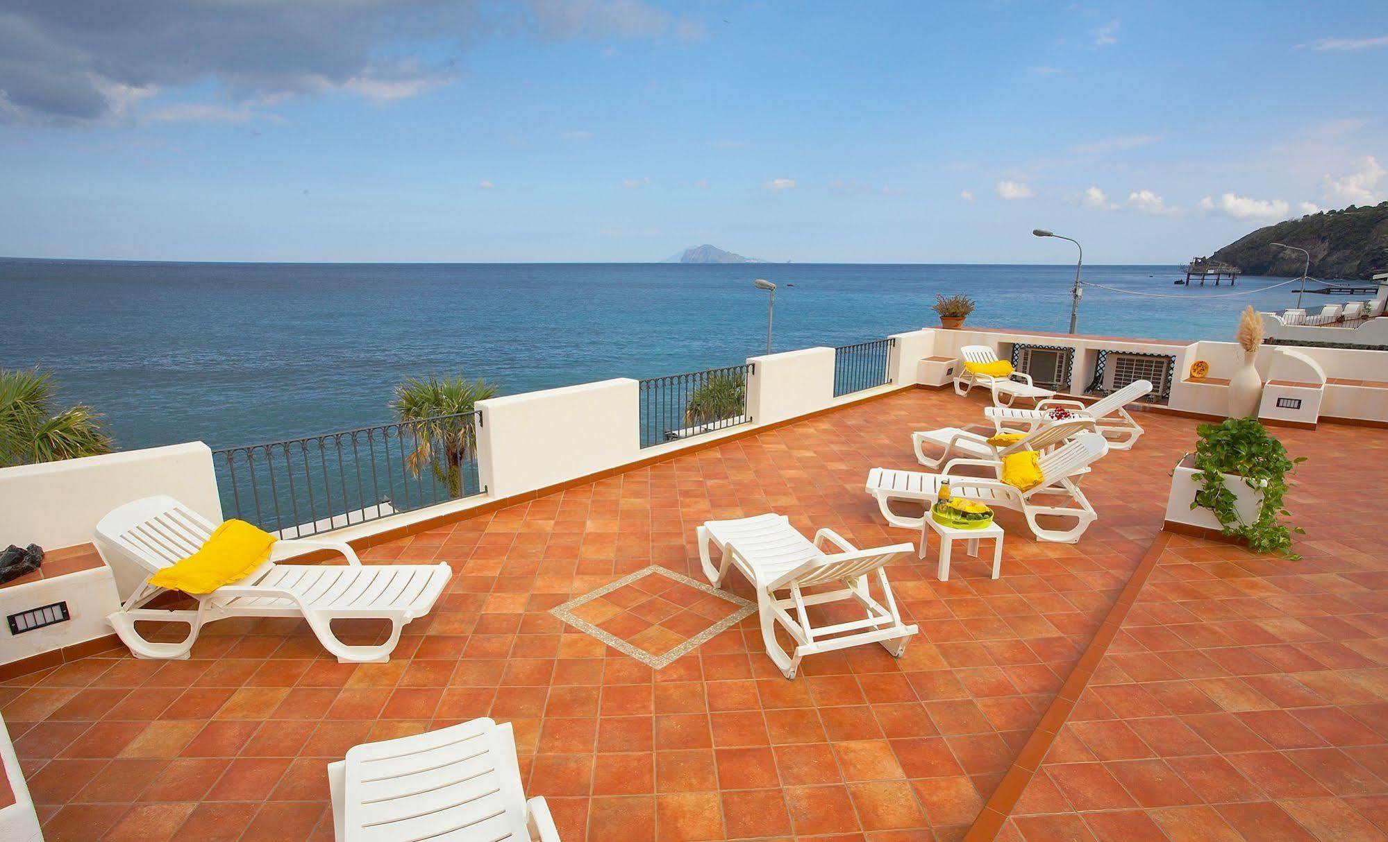 Hotel Residence Acquacalda Lipari  Exteriör bild