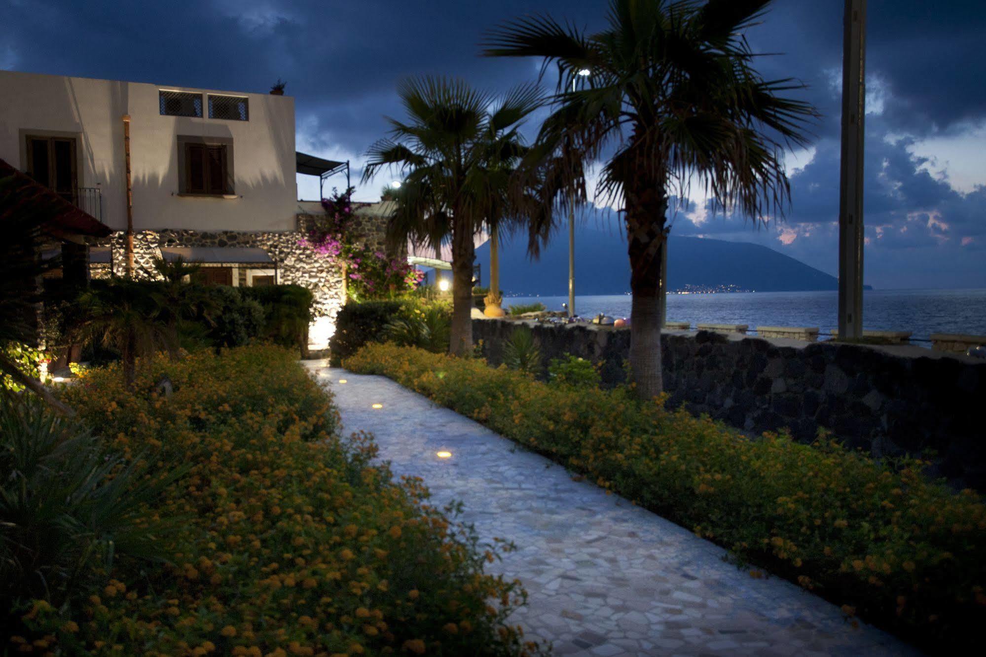 Hotel Residence Acquacalda Lipari  Exteriör bild